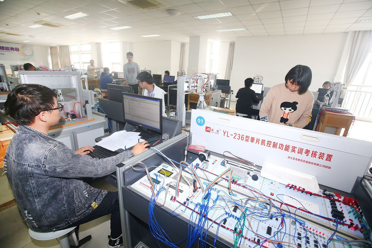 數(shù)控與機電一體化 信息技術開發(fā)的實用技術交融